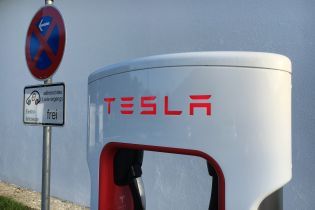 PR для привлечения клиентов: СМИ объяснили, почему Tesla не могла сбить российского робота Promobot