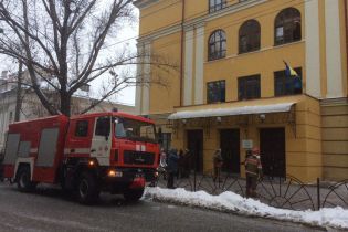 В Киеве из-за замыкания электропроводки эвакуировали школу