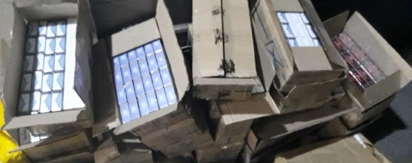 Польські прикордонники затримали мікроавтобус "Укрпошти" з контрабандою: подробиці інциденту