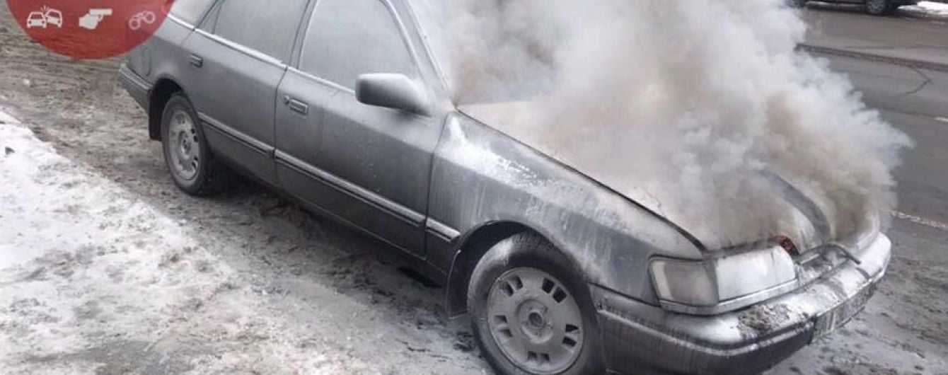 У Києві загорілася машина, куплена за дві години до інциденту