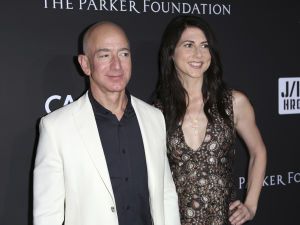 Ексдружина власника Amazon стала найбагатшою жінкою Америки