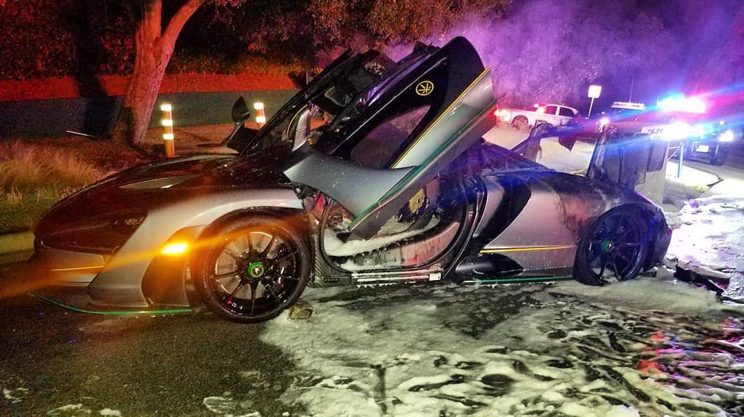 Сгоревший суперкар McLaren Senna_1