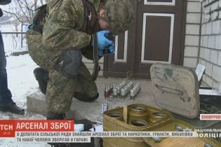 Тротил, набої, коноплі: у депутата сільської ради на Вінниччині виявили сховок