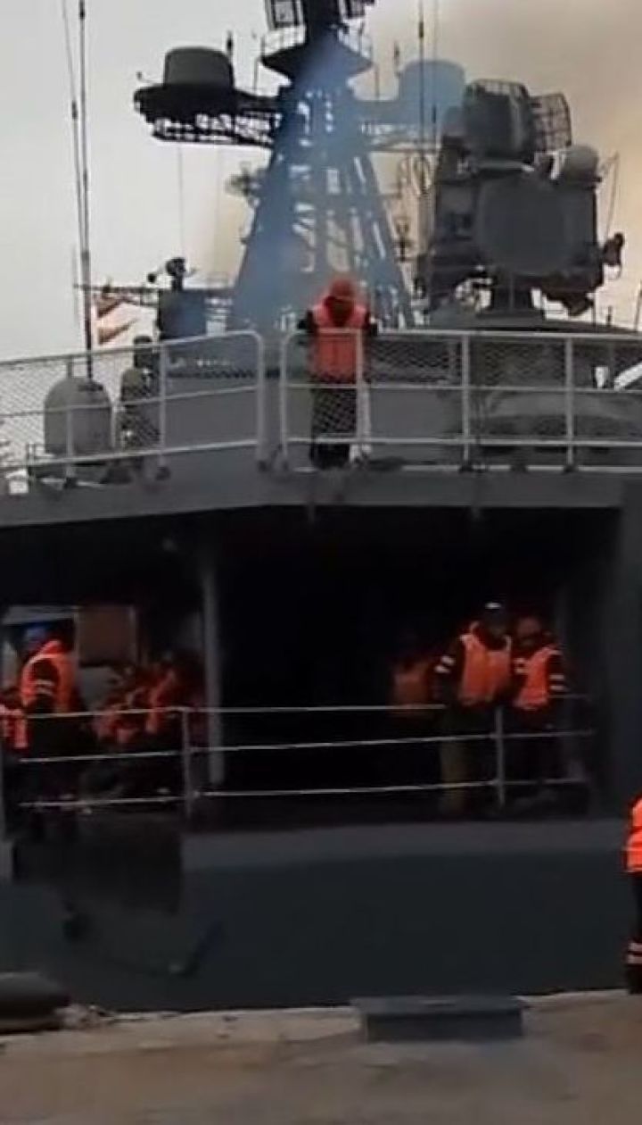 Російські військові маневри у Криму: до Севастополя прибув бойовий есмінець