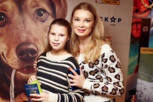 Звезды на премьере: Витвицкая в пестром платье, Таран в леопардовом костюме