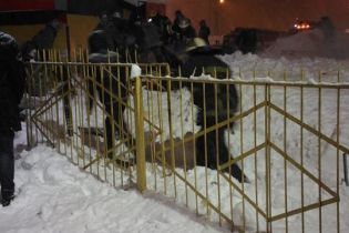 В Харькове крыша киоска рухнула под тяжестью снега: есть пострадавшие