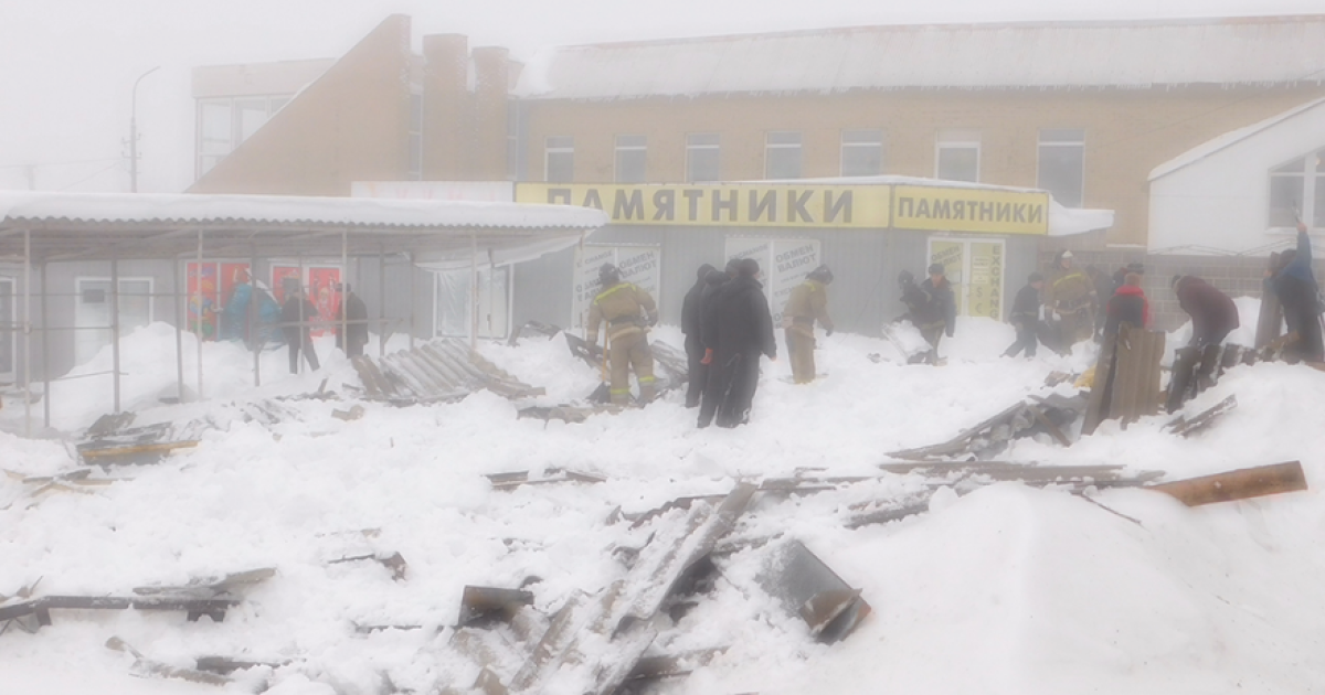 В оккупированной Макеевке обрушилась крыша торгового ряда: есть раненые