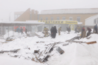 В оккупированной Макеевке обрушилась крыша торгового ряда: есть раненые