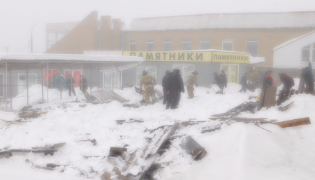 В оккупированной Макеевке обрушилась крыша торгового ряда: есть раненые