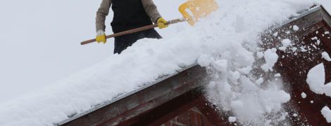 Погода на четвер: Україну заметає снігом, місцями ожеледиця