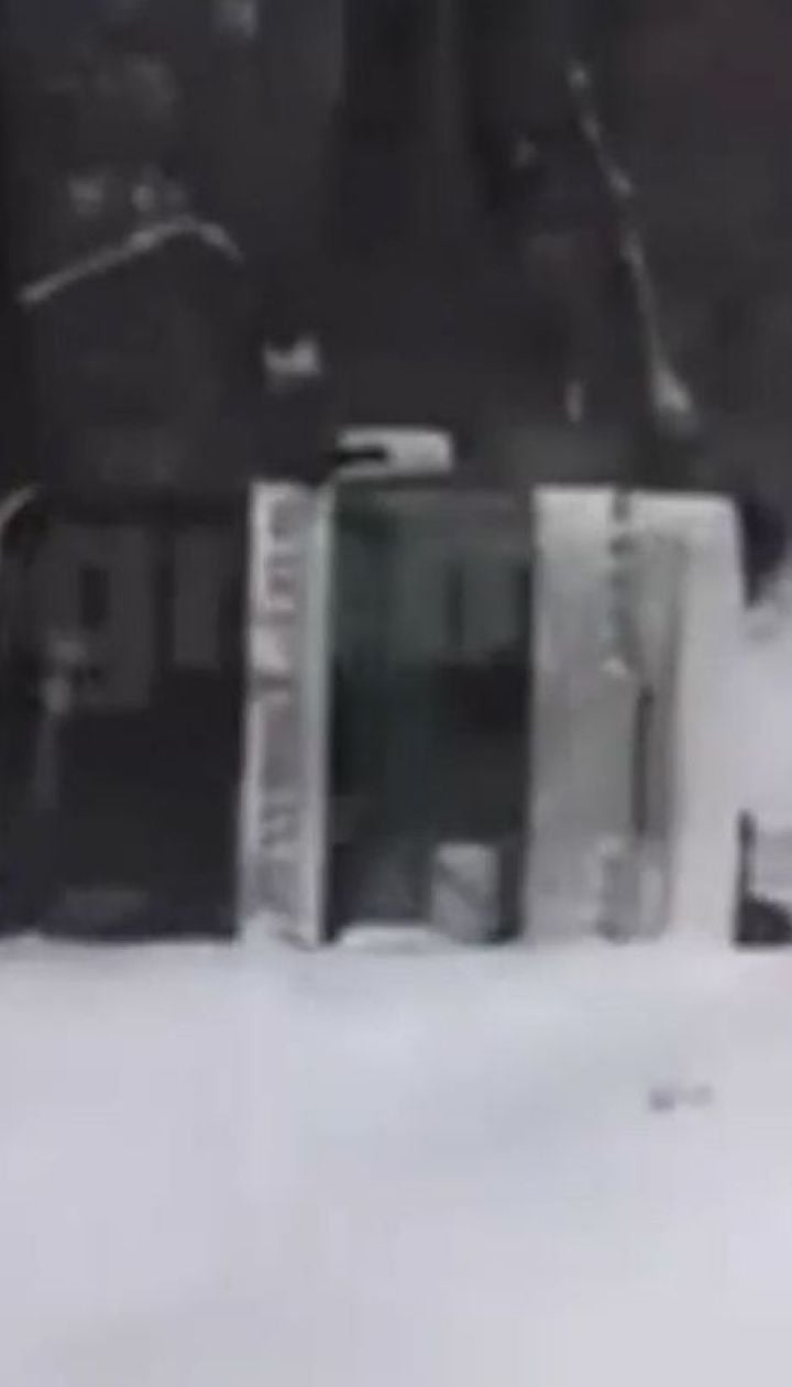 В Черниговской области перевернулся автобус с двумя десятками пассажиров