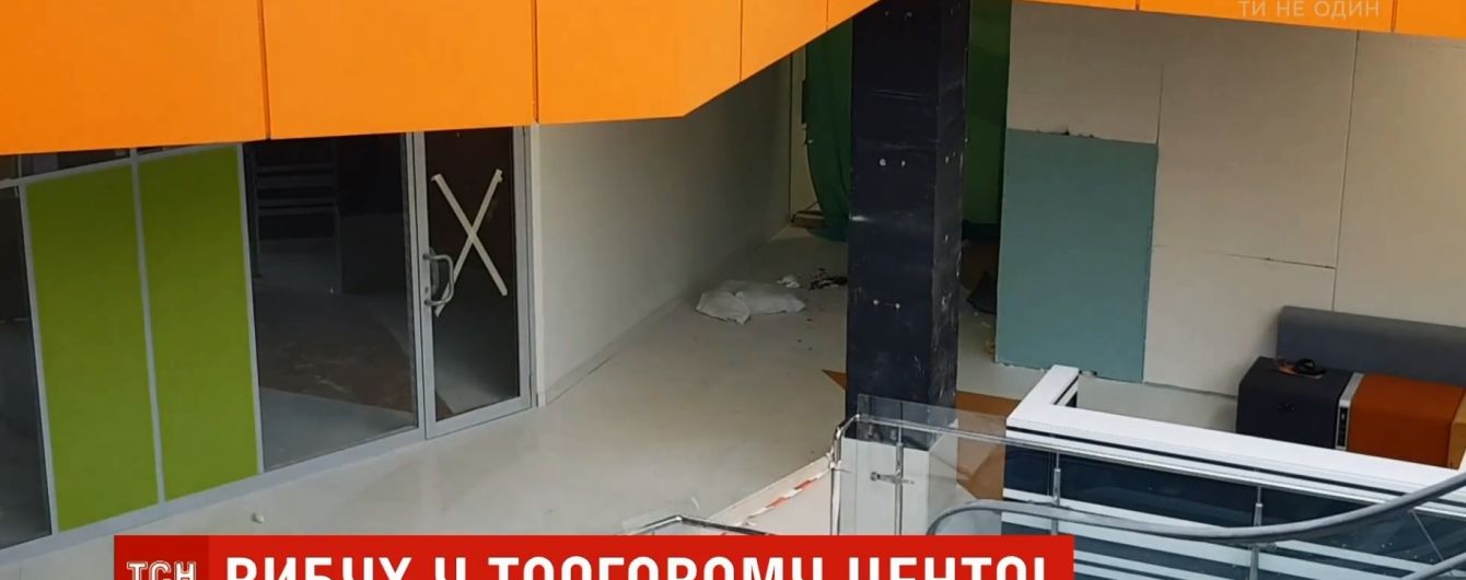 Состояние пострадавшего от взрыва в ТРЦ Киева тяжелое