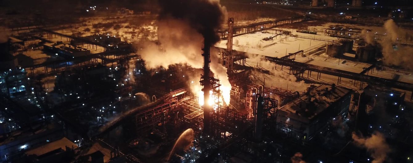 Пожар на химзаводе в Калуше: к ликвидации привлекли более 100 пожарных