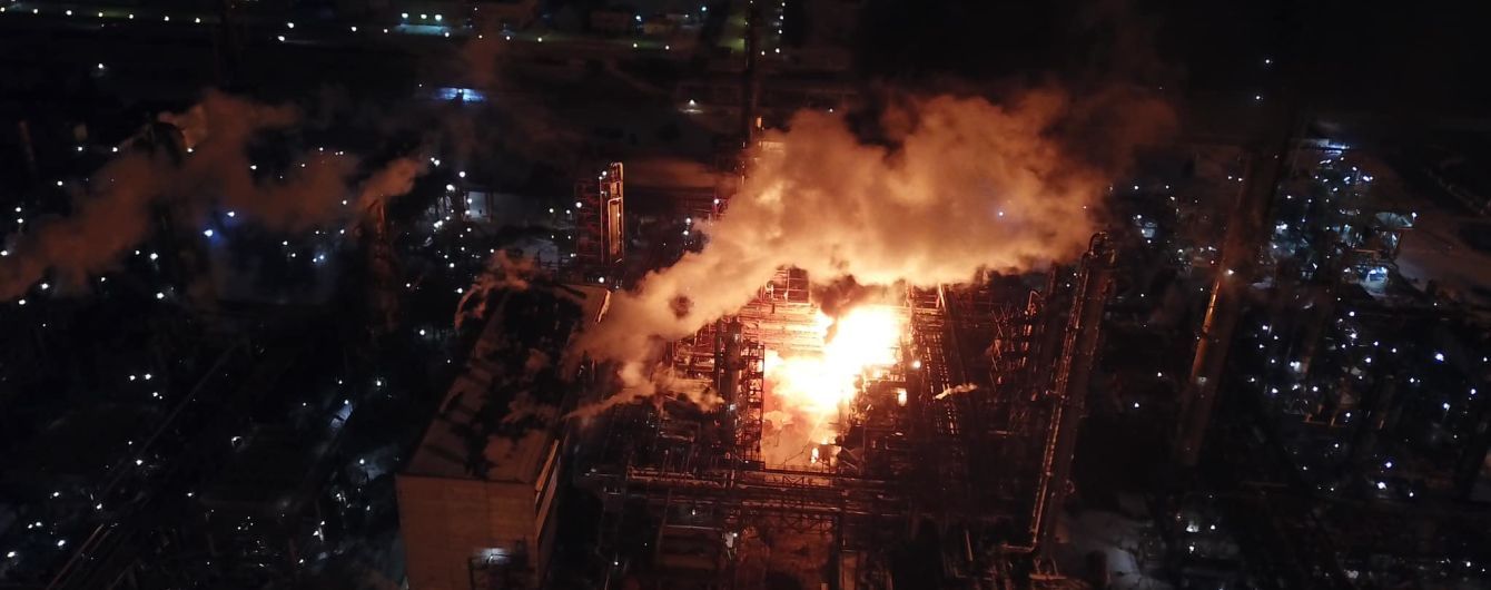 Поліція назвала причину займання на хімзаводі в Калуші