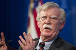Советник Трампа интересовался возможными сценариями удара по Ирану - СМИ