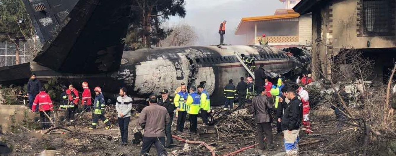 В Иране разбился грузовой самолет, на борту которого находилось 16 человек