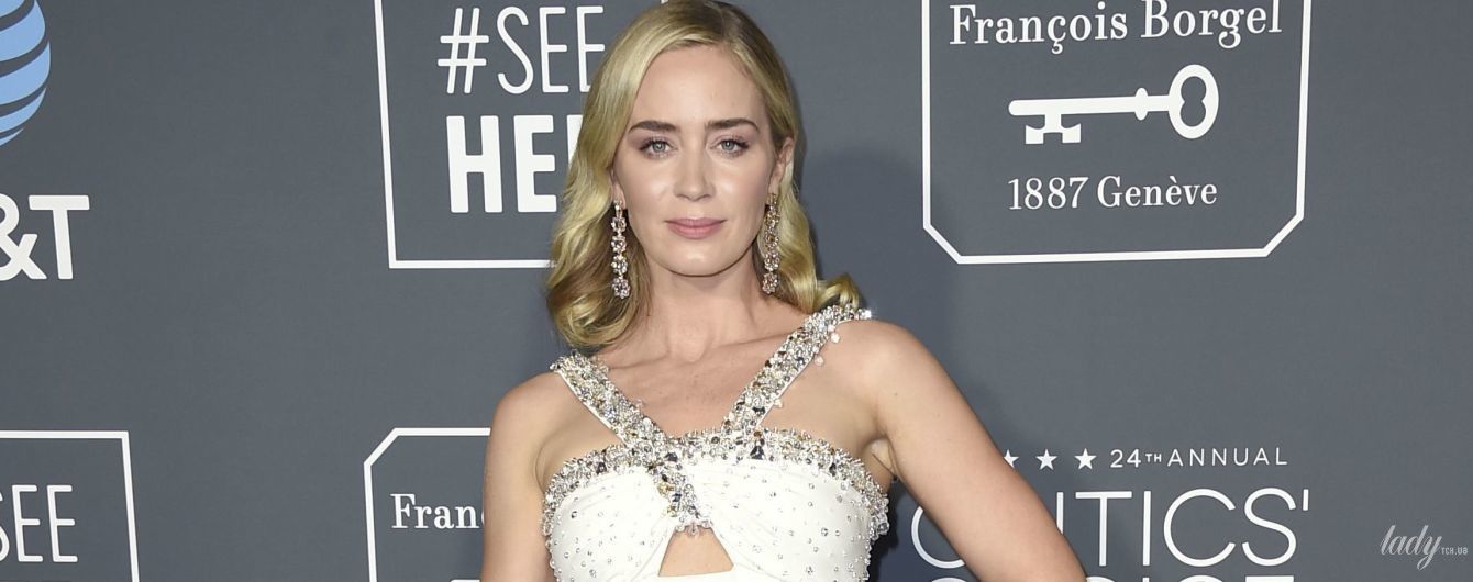 Теж в білому: Емілі Блант в сукні Prada приїхала на церемонію Critics' Choice Awards-2019