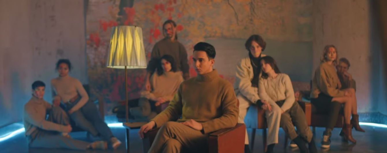 Мерзлота, нежные объятия и разбитая камера: MELOVIN представил клип на лирическую композицию