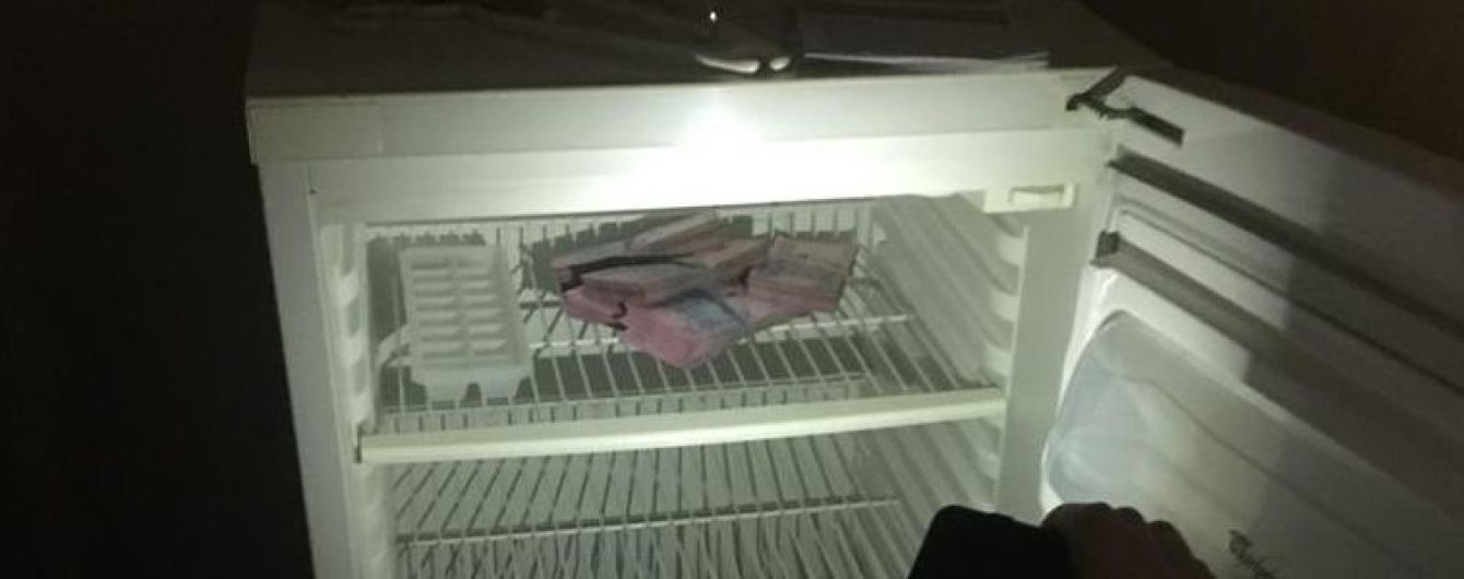 В холодильнику одного з керівників Судової адміністрації знайшли хабар