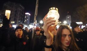 "Стоп ненависть". У Польщі тисячі людей вшановують пам'ять загиблого мера Гданська