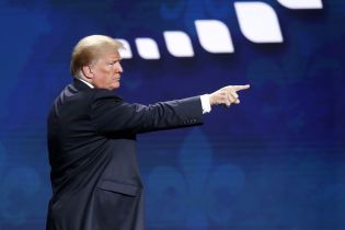 Трамп лично давал приказ своему экс-адвокату врать во время показаний в Конгрессе – BuzzFeed