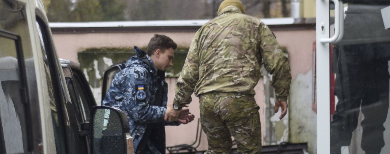 В Москве суд оставил захваченных возле Керченского пролива моряков под арестом