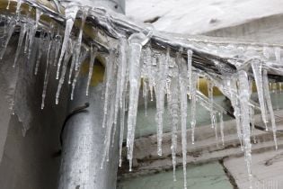 На Полтавщине сосулька травмировала школьницу