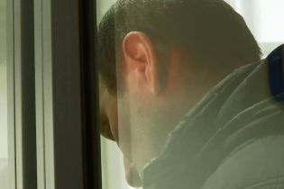 На Харківщині суд обрав запобіжний захід батькові, який викинув із вікна 5-річного сина
