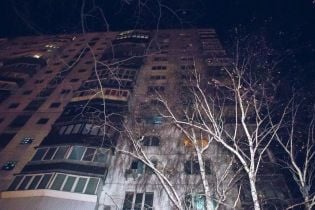 Запізнився на літак: у Києві з вікна на 14 поверсі викинувся студент-іноземець
