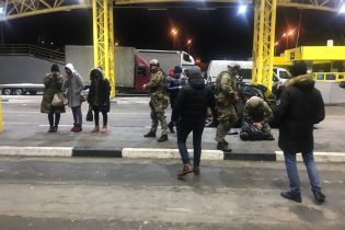 На границе с Польшей задержали торговцев людьми при попытке вывоза женщин