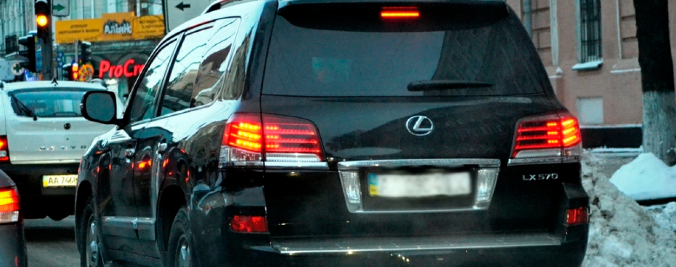 У Львові бізнесмен на Lexus погрожував розправою інспекторам з паркування