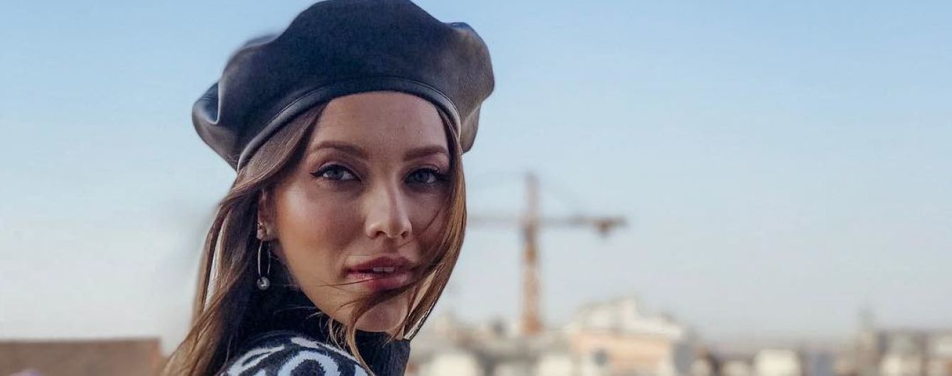 Стильная Регина Тодоренко с мамой прогулялась с сыночком в аскетической коляске