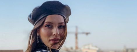 Стильная Регина Тодоренко с мамой прогулялась с сыночком в аскетической коляске