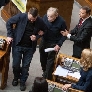 У Раді стало зле одному з найстарших нардепів