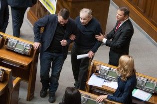 В Раде стало плохо одному из старейших нардепов