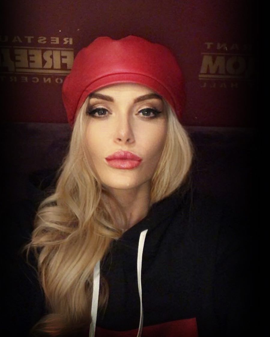Слава Камінська