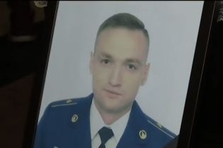У поліції пояснили, чому закрили справу про доведення до самогубства льотчика Волошина