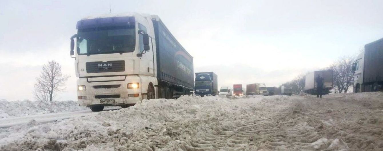 В Украину пришел циклон: на дорогах в нескольких областях осложнено движение транспорта