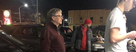 Гейтса зазнімкували у черзі за бургерами. Тепер Мережа жартує про це
