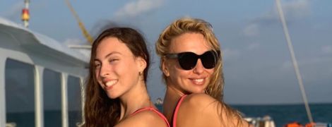 Дочь Оли Поляковой поделилась архивным фото с мамой и поздравила ее с днем рождения