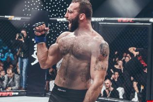 Український боєць підписав контракт з UFC