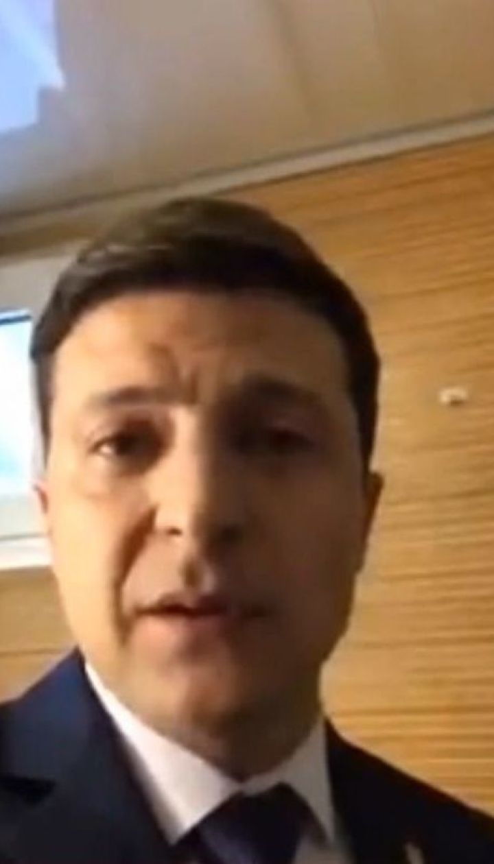 Мы работаем и живем в Украине: Зеленский отреагировал на обвинения журналистов