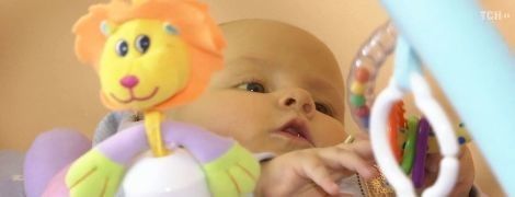 Допомоги потребує маленька Злата, яка від народження приречена боротися за життя