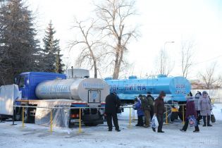 "Вода святіша, бо Томос": у Києві святу воду розвозили цистернами