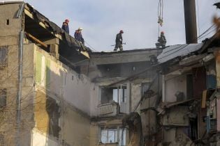 В Сети появилось видео, как в Магнитогорске снесли остатки пострадавшего от взрыва подъезда