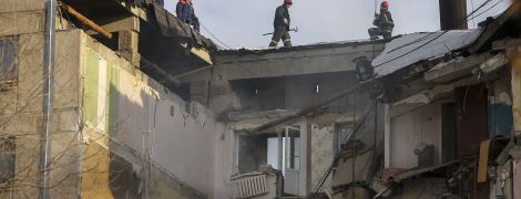 В Сети появилось видео, как в Магнитогорске снесли остатки пострадавшего от взрыва подъезда