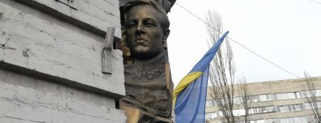 В Киеве открыли мурал Петлюре на улице Космодемьянской