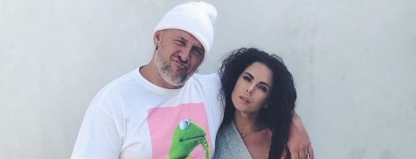 Настя Каменских в мини-юбке обнималась с Потапом