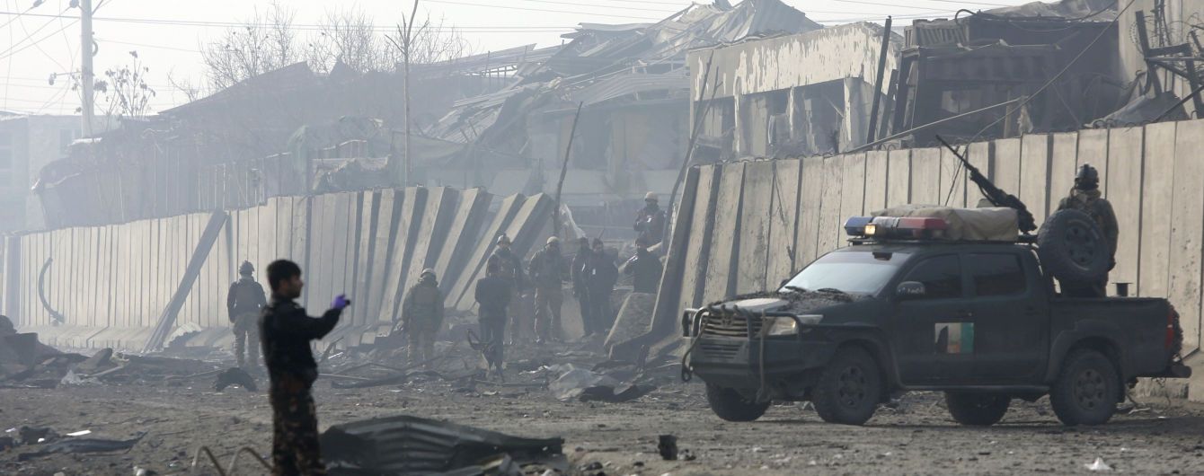 Во время нападения талибов на военную базу в Афганистане погибли 120 человек