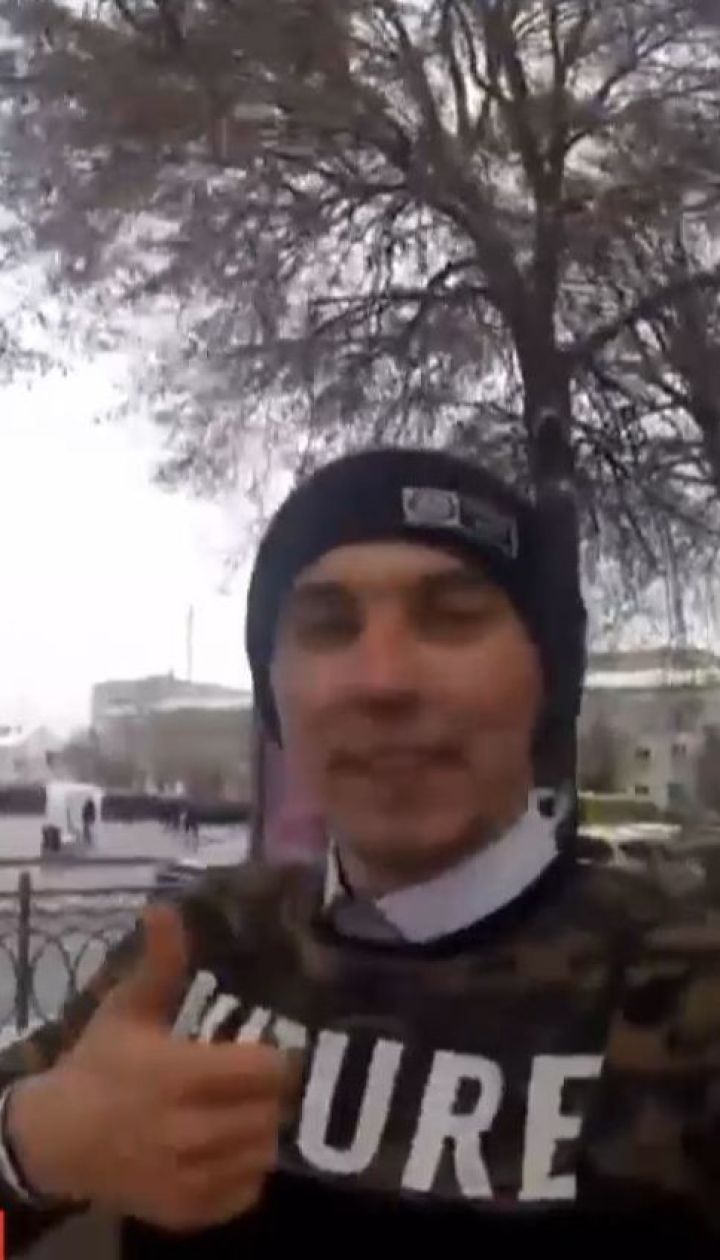 Парень призвал пользователей соцсетей бегать по патрульных машинах
